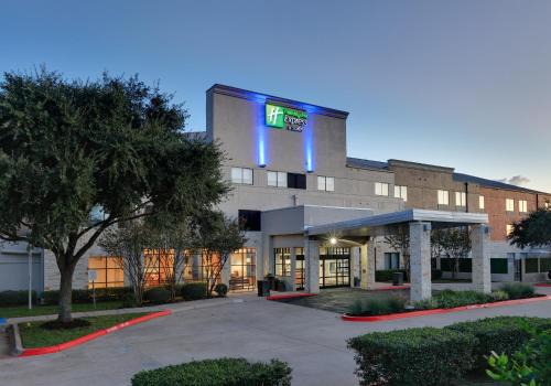Round Rock Hotel | Welcoming Holiday Inn Express & Suites in Austin - Round Rock