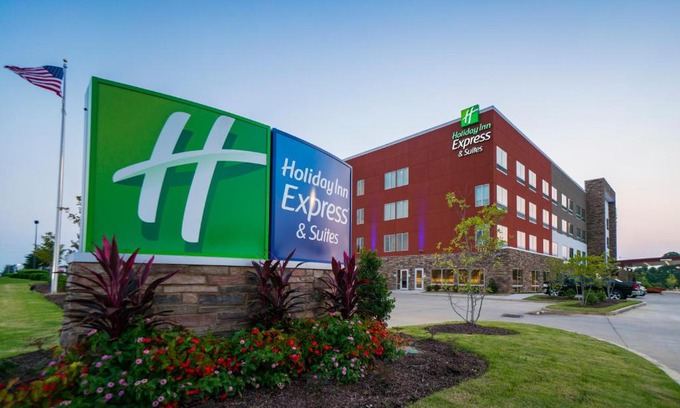 Southaven Hotel | Guest Rated 8.8: Holiday Inn Express & Suites Southaven