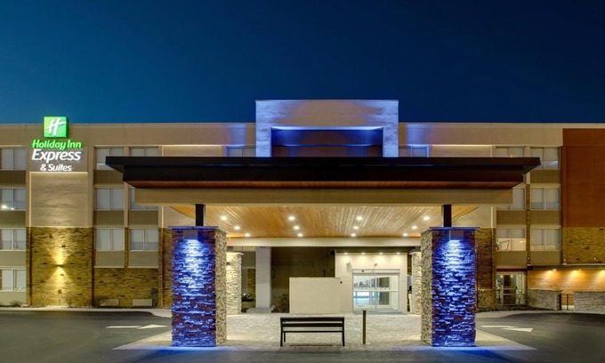 Wapakoneta Hotel | Comfortable Stay at Holiday Inn Express & Suites Wapakoneta