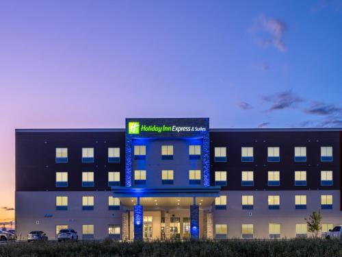 Watertown Hotel | Top-Rated Family-Friendly Stay at Holiday Inn Express Watertown