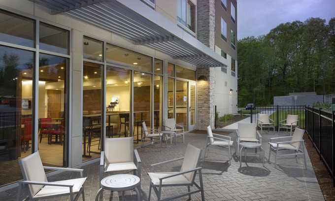 Altoona Hotel | Discover Holiday Inn Express & Suites Altoona | Rated 9.4/10