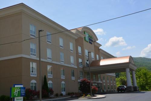 Caryville Hotel | Discover Holiday Inn Express & Suites Caryville with Ocean Views
