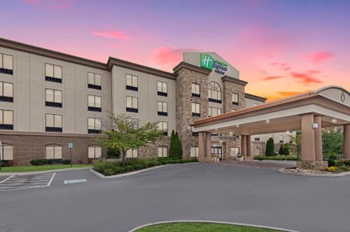 Cleveland Hotel | Discover Holiday Inn Express & Suites - Cleveland Northwest