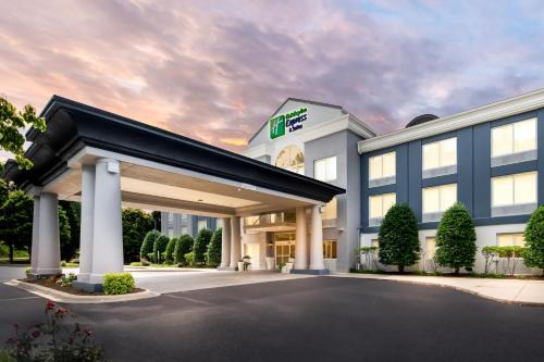 Sylva Hotel | Comfortable Stay at Holiday Inn Express & Suites Sylva