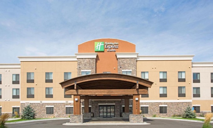 Glendive Hotel | Discover the Holiday Inn Express & Suites Glendive Experience