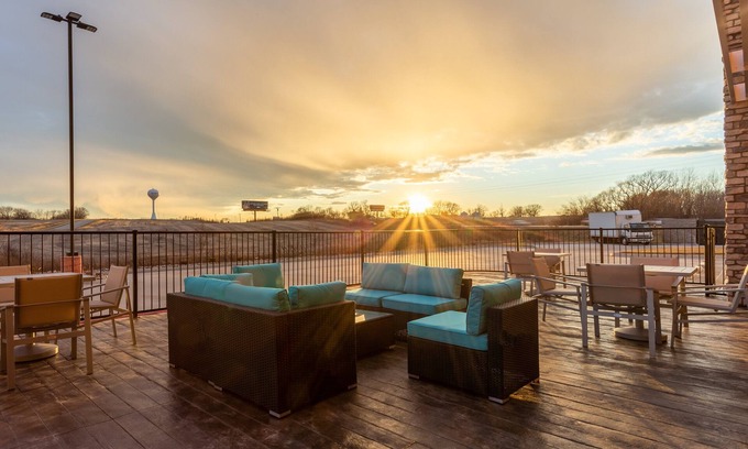 Kearney Hotel | Exceptional Stay at Holiday Inn Express Kearney, IHG Hotel