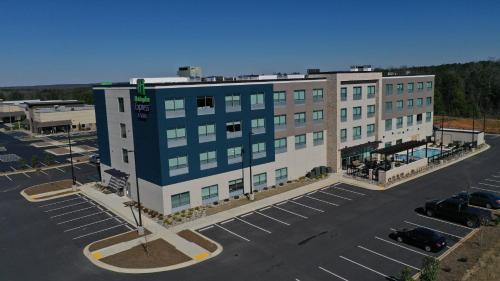 Richburg Hotel | Pet-Friendly Holiday Inn Express & Suites Richburg Awaits You