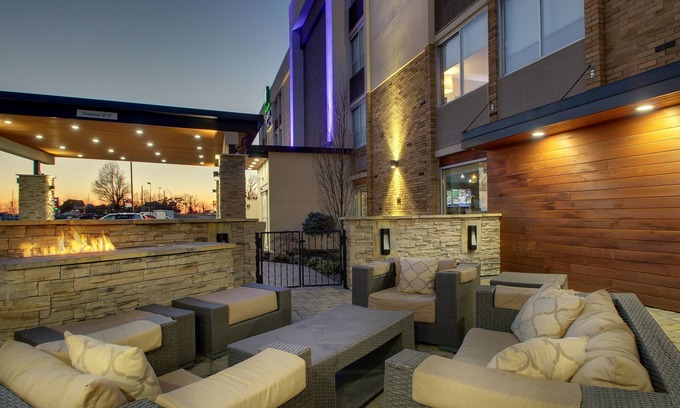 Wapakoneta Hotel | Comfortable Stay at Holiday Inn Express & Suites Wapakoneta