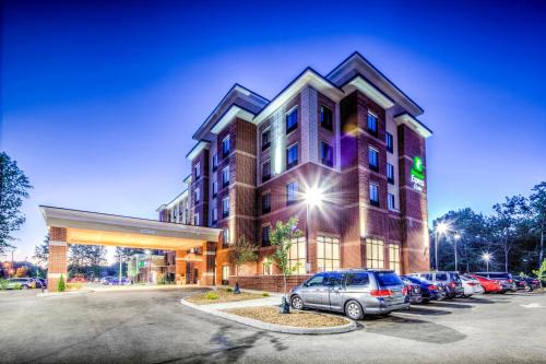Westlake Hotel | Unwind at Holiday Inn Express & Suites Cleveland/Westlake