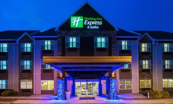 Wyomissing Hotel | Comforting Stay at Holiday Inn Express & Suites Wyomissing