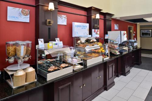 Sunset Valley Hotel | Family-Friendly Holiday Inn Express & Suites in Austin SW