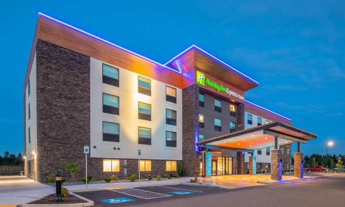 Vancouver Hotel | Discover Hotels in Camas, WA with Pool and Family Amenities