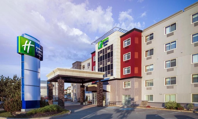 Halifax Hotel | Pet-Friendly Holiday Inn Express & Suites Halifax - Bedford