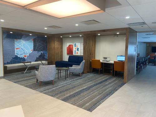 Elyria Hotel | Comfortable Getaway at Holiday Inn Express & Suites Elyria