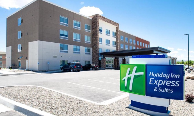 Elko Hotel | Top-Rated Holiday Inn Express & Suites - Elko for Families