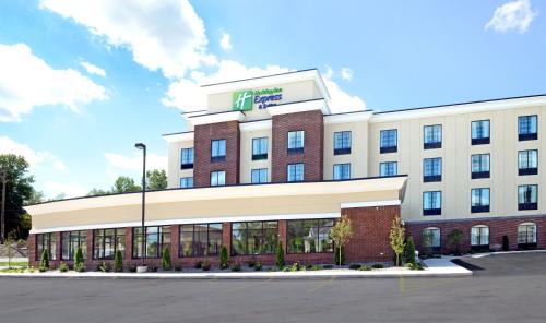 Geneva Hotel | Inviting Holiday Inn Express & Suites Geneva Finger Lakes