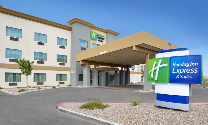 Globe Hotel | Discover Holiday Inn Express & Suites Globe with Pool & Spa
