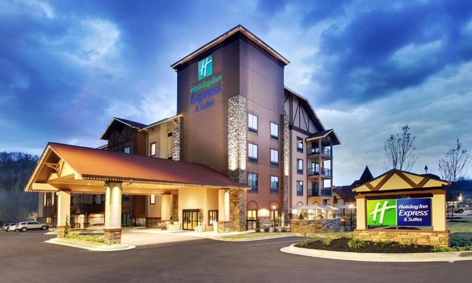 Helen Hotel | Inviting Holiday Inn Express & Suites Helen with Pool Access