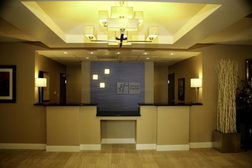 Marion Hotel | Pet-Friendly Holiday Inn Express & Suites Marion Northeast