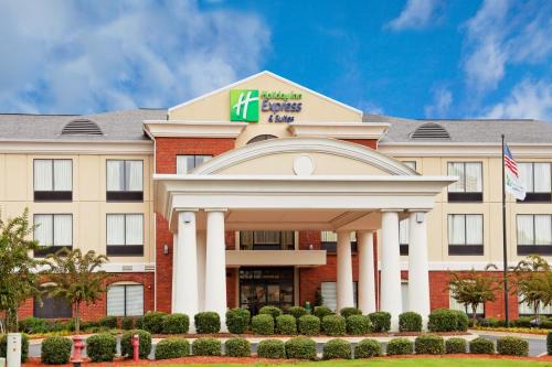 Tupelo Hotel | Top-Rated Holiday Inn Express & Suites Tupelo with Pool