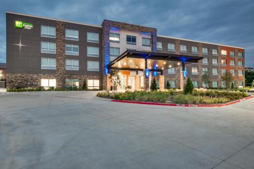 Dallas Hotel | Relax at Holiday Inn Express & Suites Dallas North - Addison
