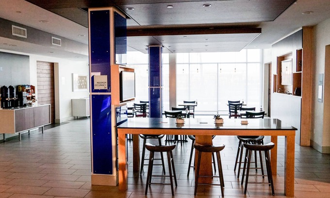 Blythe Hotel | Inviting Holiday Inn Express & Suites Blythe with Pool Access