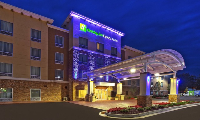 Ann Arbor Hotel | Premier Holiday Inn Express & Suites Ann Arbor West Experience