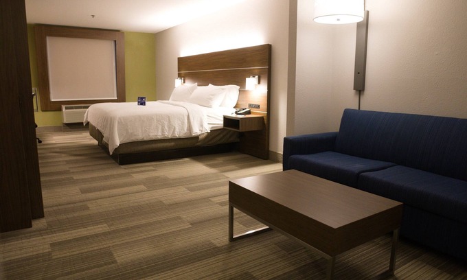 Douglas Hotel | Discover Holiday Inn Express & Suites Douglas: Family-Friendly Stay