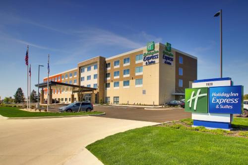 Findlay Hotel | Discover Holiday Inn Express & Suites Findlay North, IHG