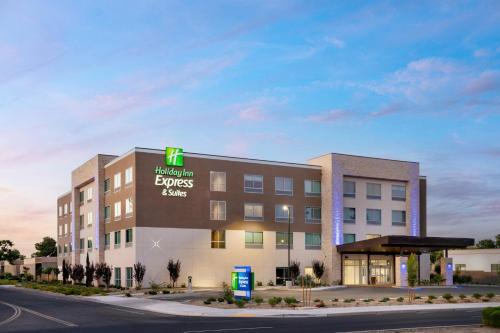 Raisin Hotel | Convenient Stay at Holiday Inn Express & Suites Fresno Airport
