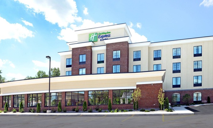 Geneva Hotel | Explore Holiday Inn Express & Suites Geneva Finger Lakes