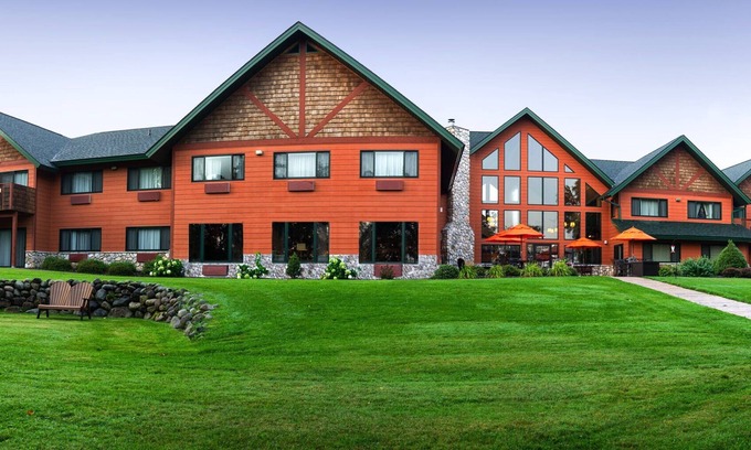 Hayward Hotel | Explore Holiday Inn Express & Suites Hayward with Pool Access