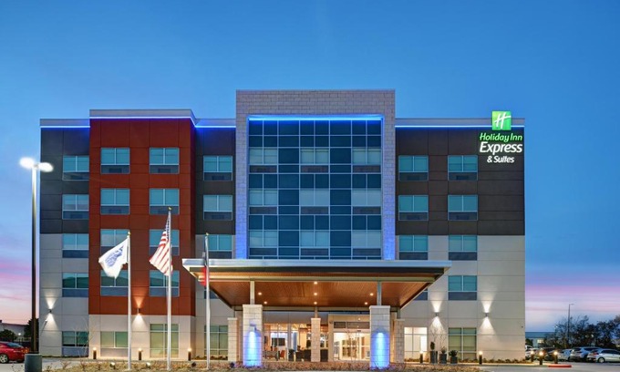 Memorial Hotel | Convenient Stay at Holiday Inn Express & Suites Memorial