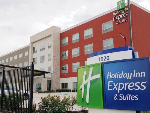 Aldine Hotel | Comfortable Stay at Holiday Inn Express & Suites Houston IAH