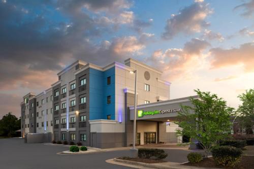 Leesburg Hotel | Comfort Suites: Guest Rated 8.3 with Pool & Breakfast