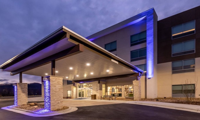 Marion Hotel | Guest Rated 9.4: Holiday Inn Express & Suites Marion