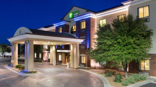 Midland Hotel | Ideal Holiday Inn Express & Suites Midland Loop 250 Awaits