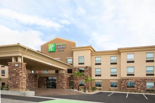 Pahrump Hotel | Discover Holiday Inn Express & Suites Pahrump: Pet-Friendly Getaway