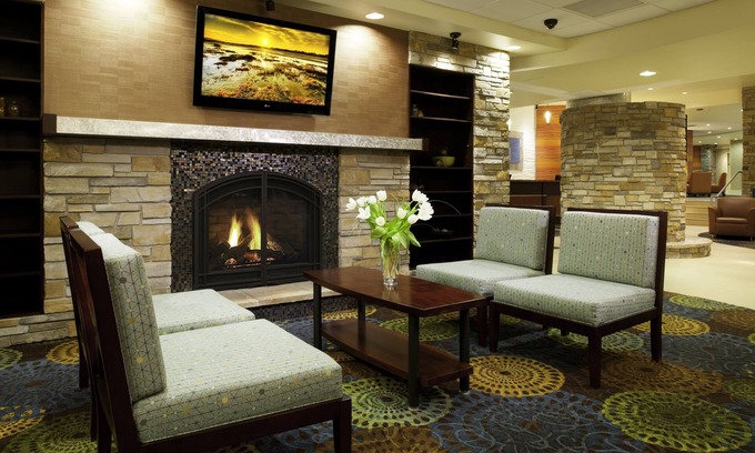 Green Tree Hotel | Family-Friendly Holiday Inn Express & Suites Pittsburgh West