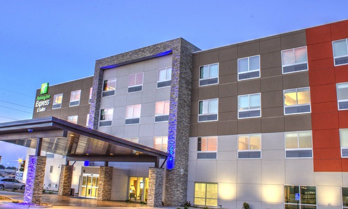 Spencer Hotel | Guest Rated 9.6: Holiday Inn Express Spencer with Pool & Breakfast