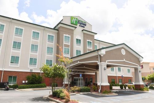 Valdosta Hotel | Elevated Comfort at Holiday Inn Express & Suites - Valdosta