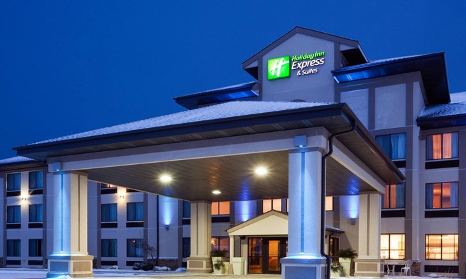 Winner Hotel | Guest Rated 9/10 at Holiday Inn Express & Suites Winner
