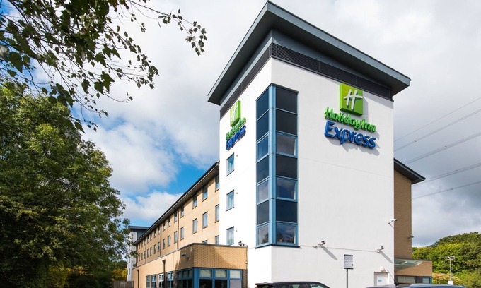 Lydiard Tregoze Hotel | Comfortable Stay at Holiday Inn Express Swindon - West