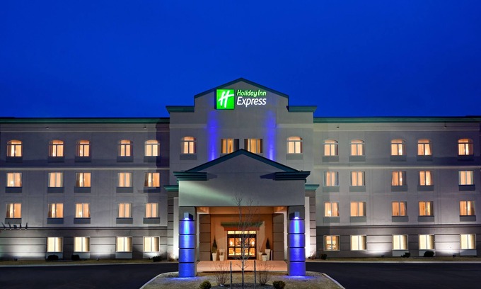 Lindbergh Lawns Hotel | Guest Favorite: Holiday Inn Express Syracuse Fairgrounds