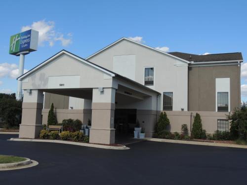 New Castle Hotel | Comfortable Stay at Holiday Inn Express Trussville