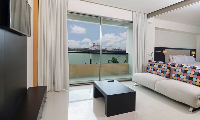 Tuxpan Hotel | Top-Rated Holiday Inn Express Tuxpan with Pool & Spa