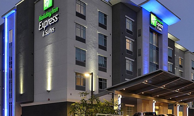 Jacksonville Hotel | Experience Comfort at Holiday Inn Express Jacksonville Area