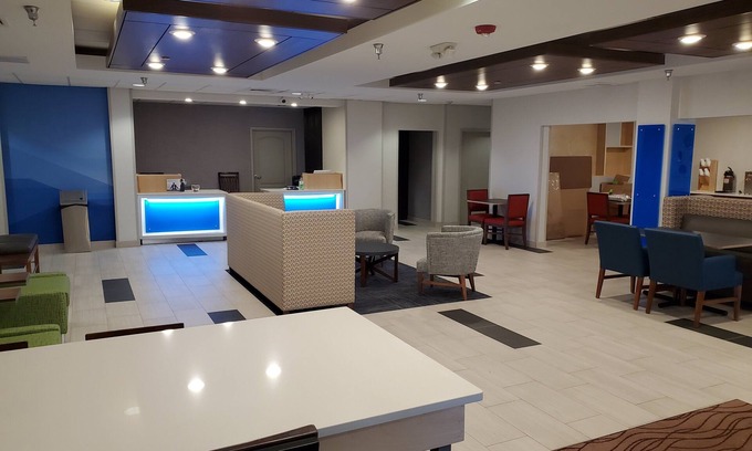 Junction City Hotel | Comfortable Stay at Holiday Inn Express & Suites Junction City