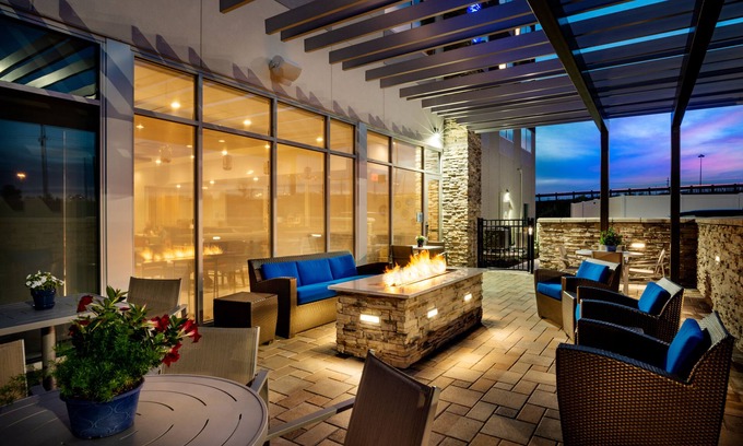 West Chester Hotel | Discover Holiday Inn Express & Suites-Cincinnati North