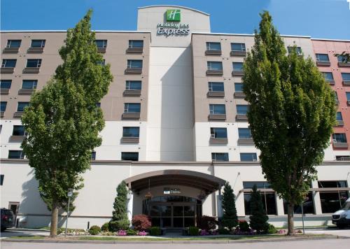 Richmond City Centre Hotel | Highly Rated Holiday Inn Express Vancouver Airport-Richmond